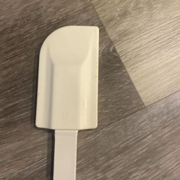 Pampered Chef Scraper #1650 11" Spatula Silicone Head DW Safe Made in USA - Picture 2 of 4